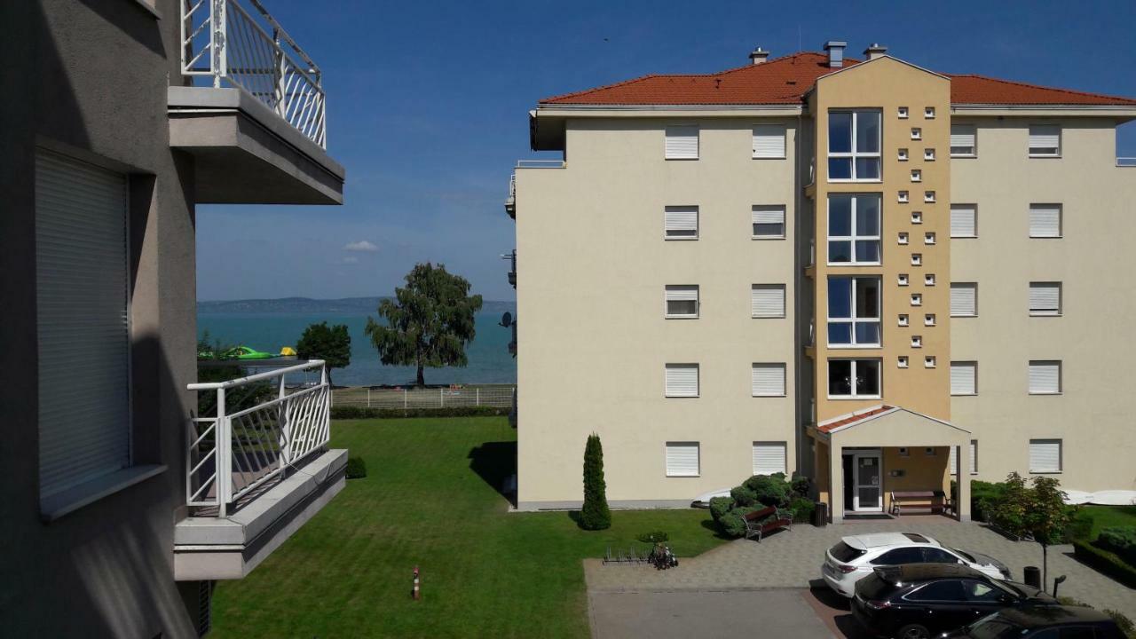 Siofoki Vizparti Nyaralo - Lakeside Apartment エクステリア 写真